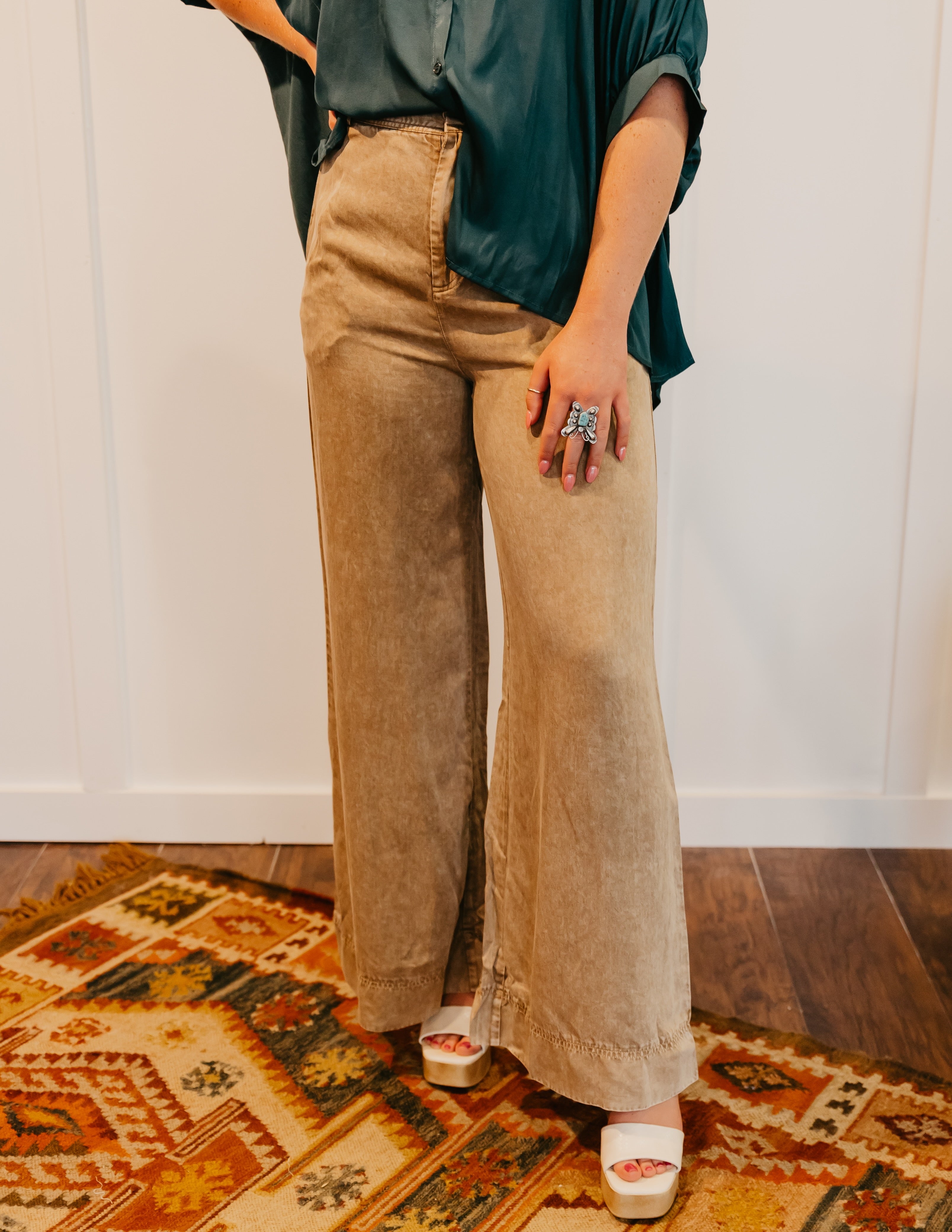 The Lyle Wide Leg Pant in Mushroom