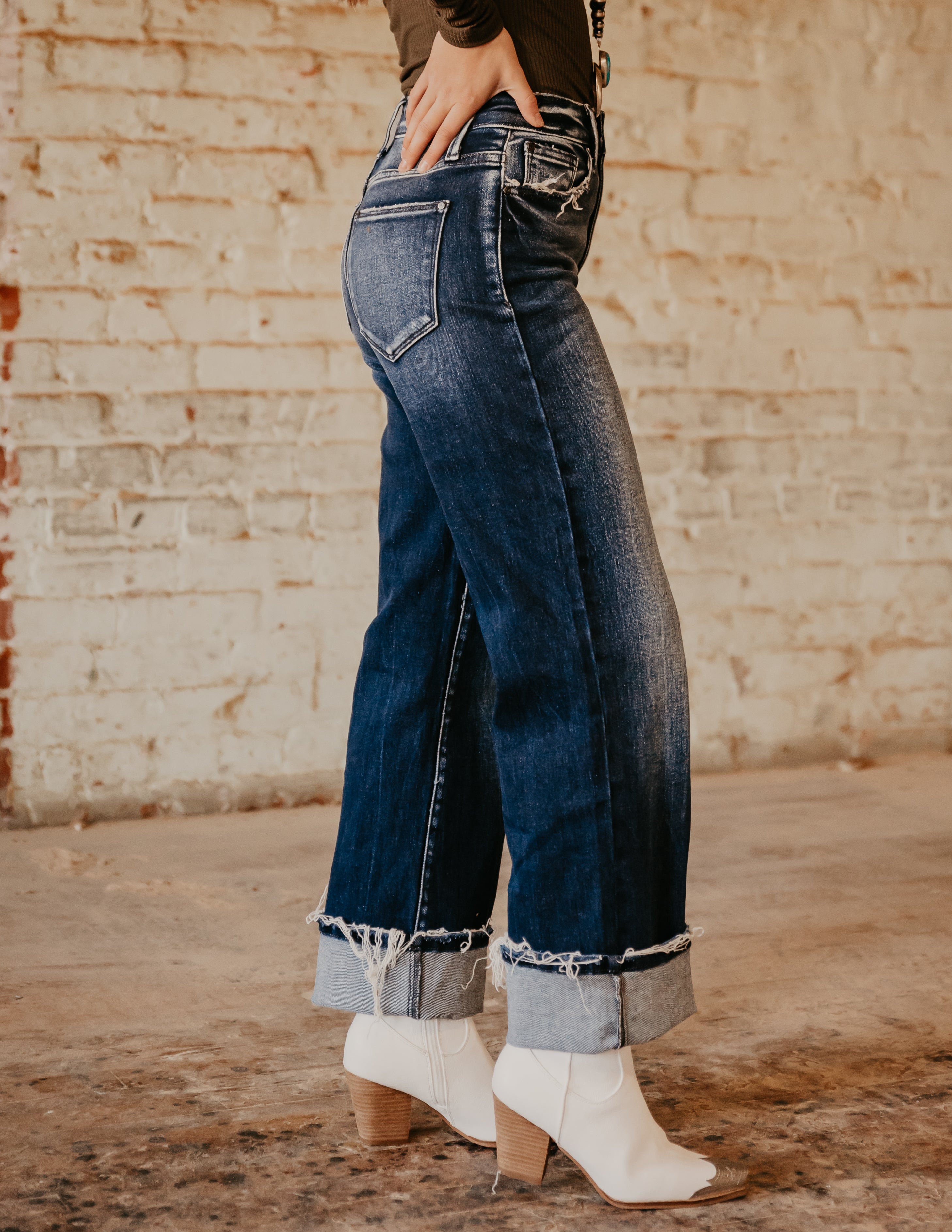 The Clara Straight Jean in Dark Wash