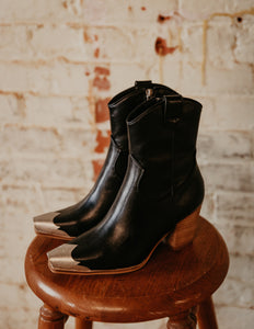 The Vegas Silver Tip Boot {multiple colors}